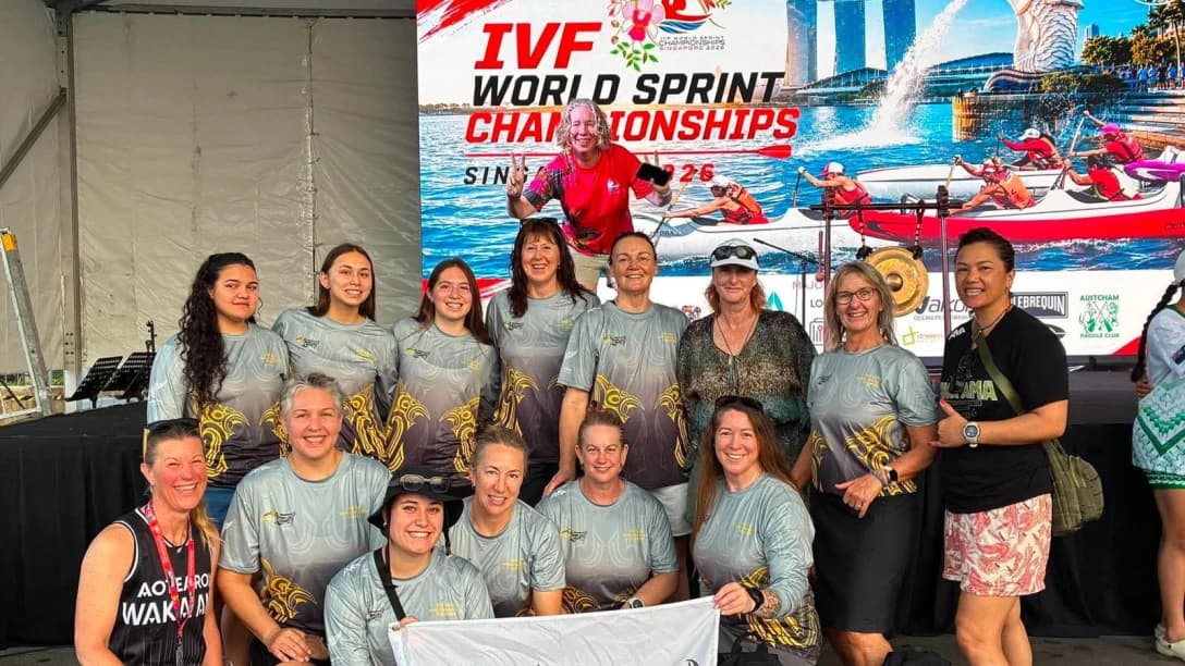 Waka Ama team 1HERO